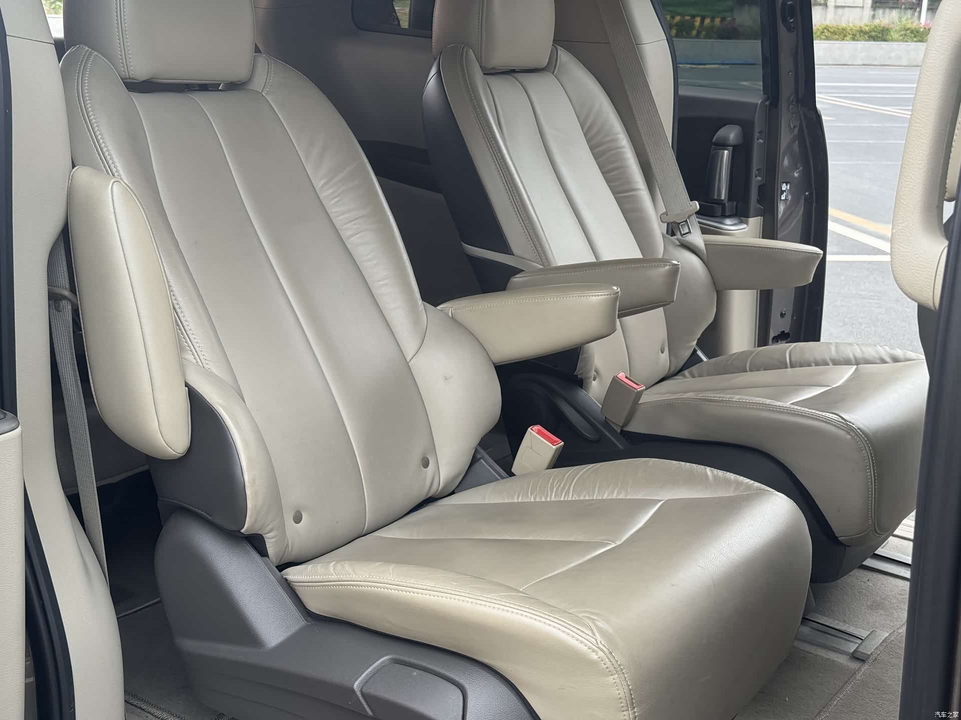 Buick GL8, 2011 21