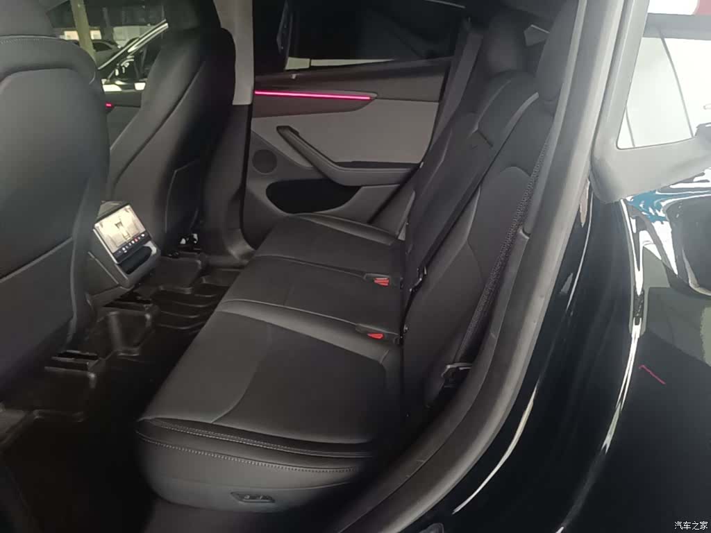 Tesla Model Y, 2025 17