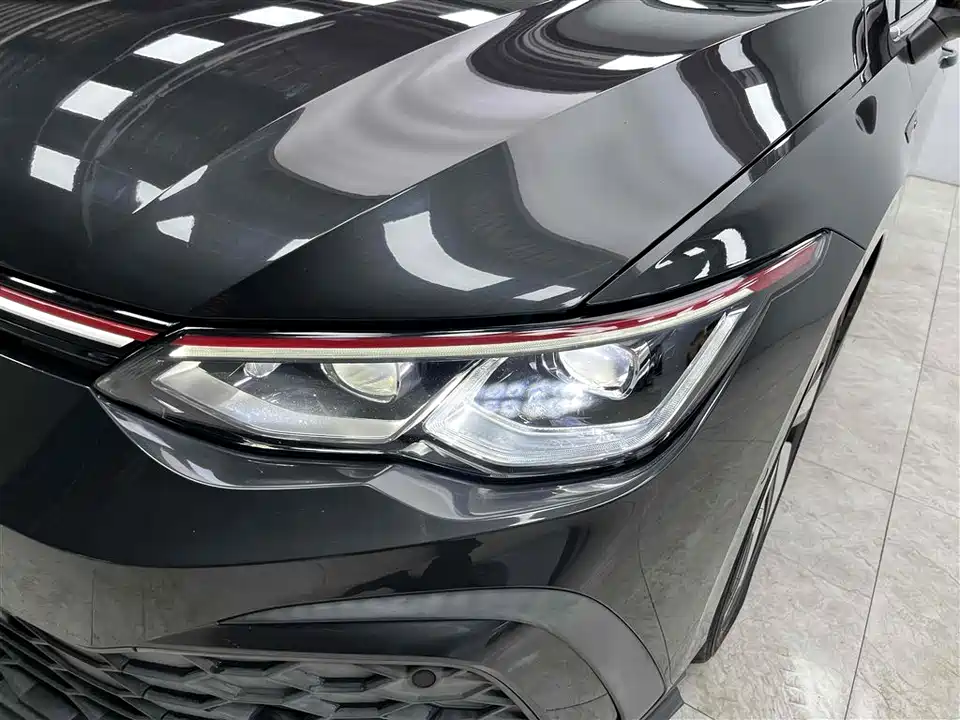 Volkswagen Golf GTI