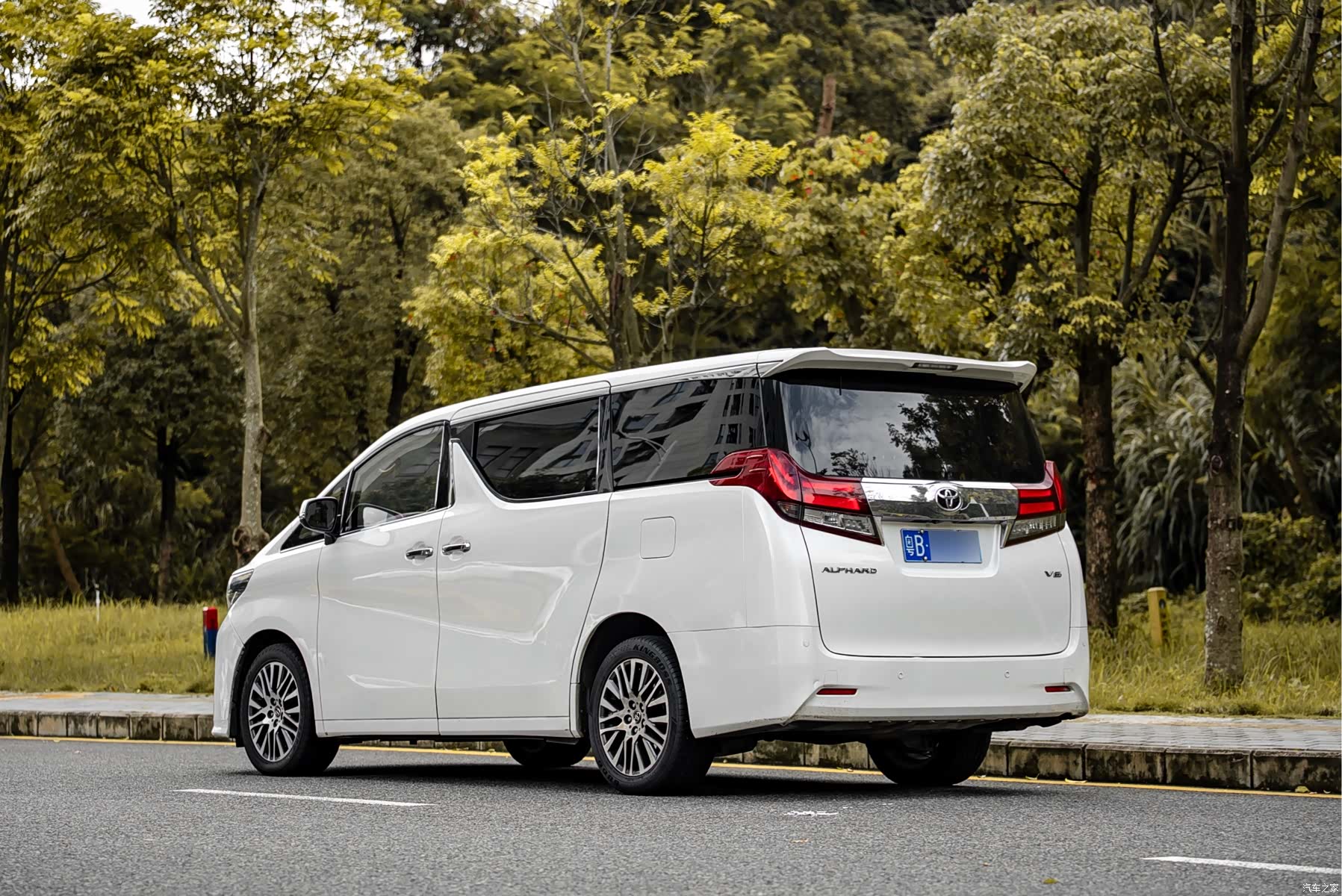 Toyota Alphard, 2015 все фото