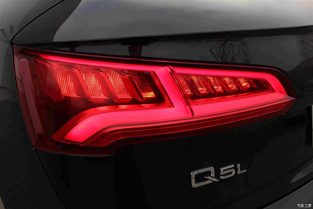 Audi Q5L, 2019 11