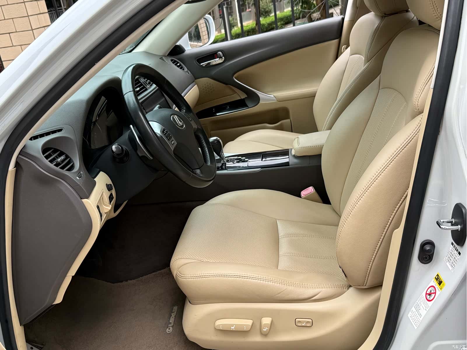 Lexus IS, 2011 7