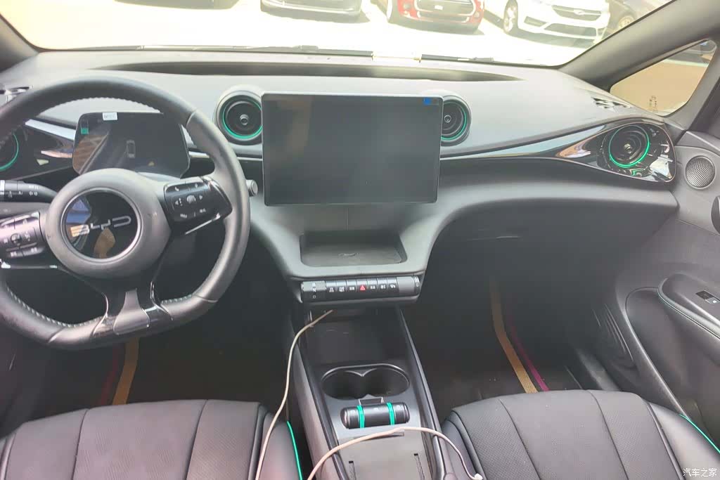 BYD Dolphin, 2024 13