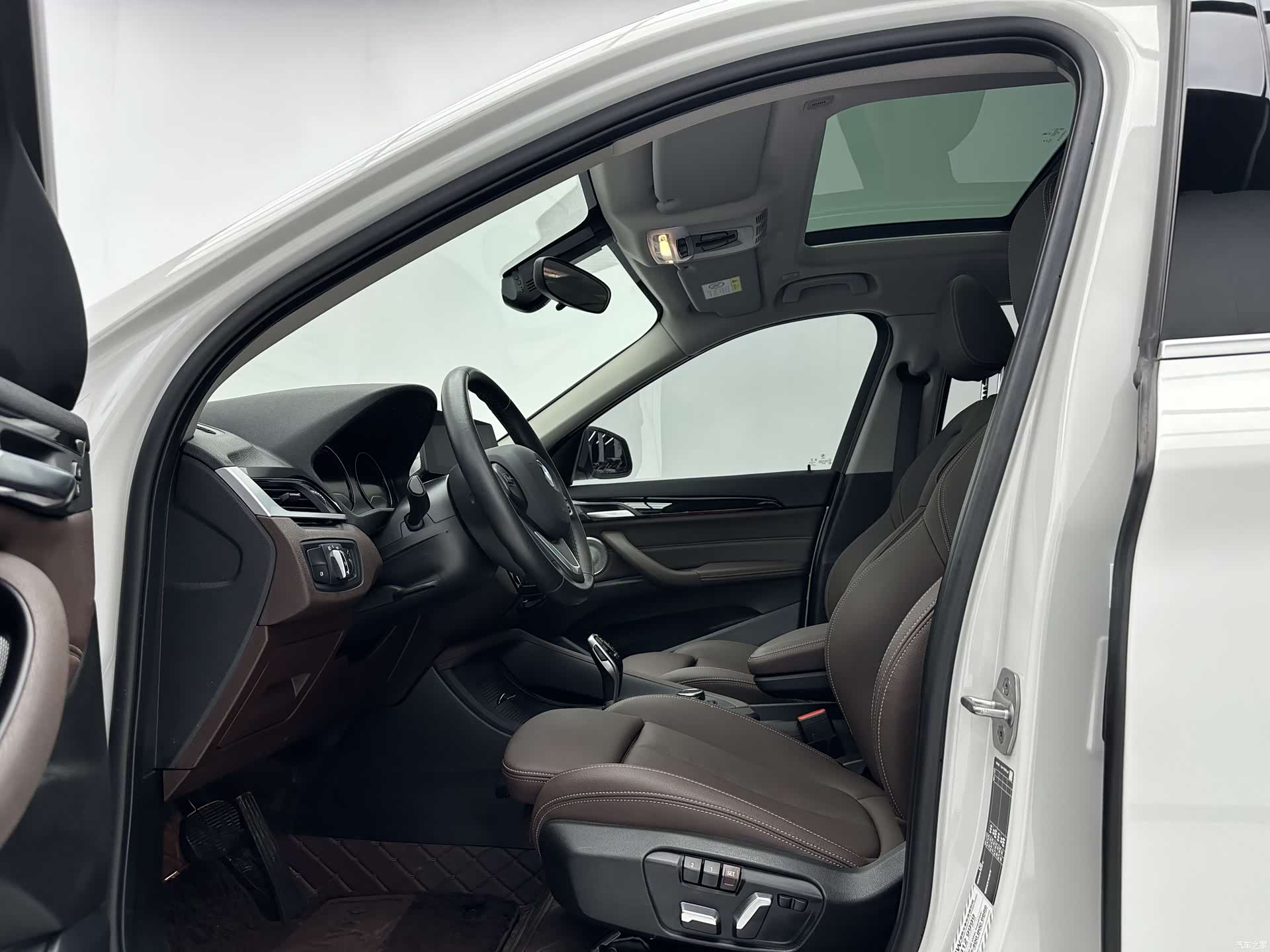 BMW X1, 2022 все фото