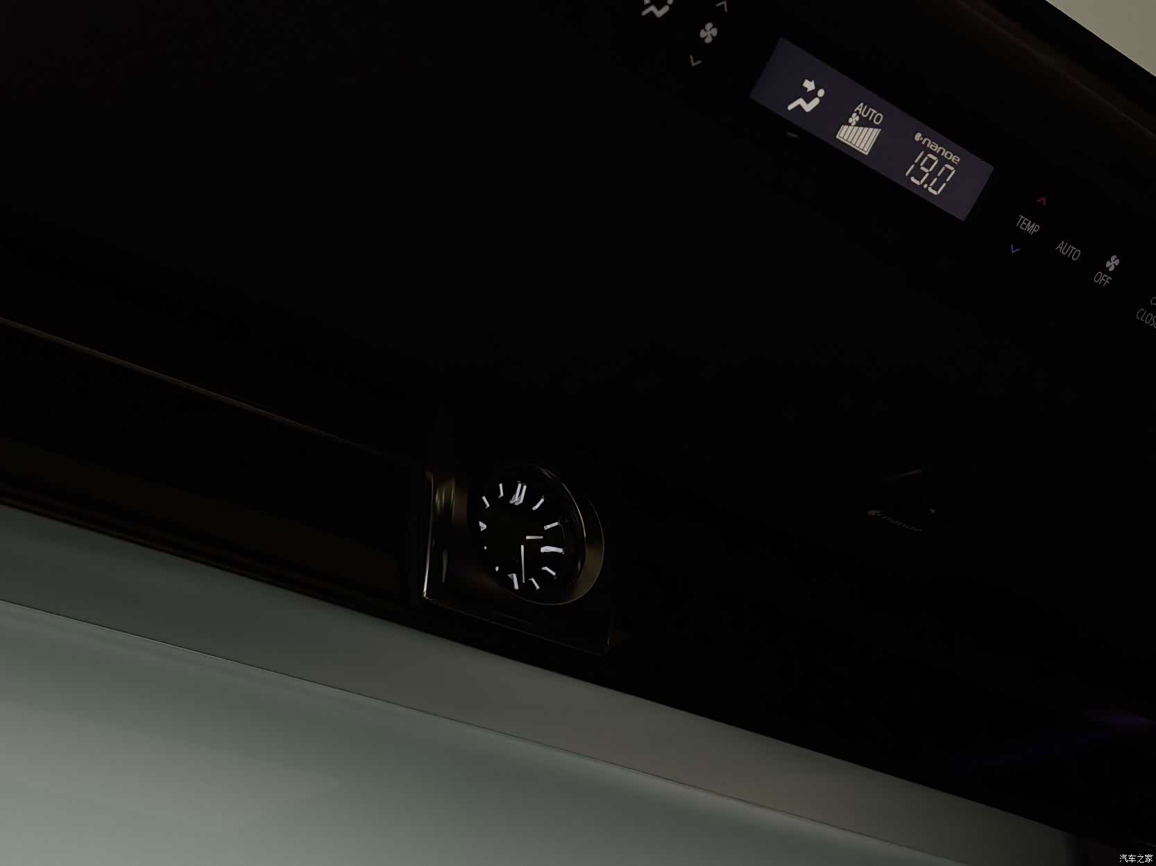 Lexus LM, 2022 13