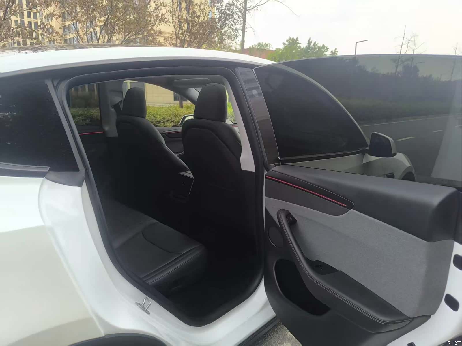 Tesla Model Y, 2025 10