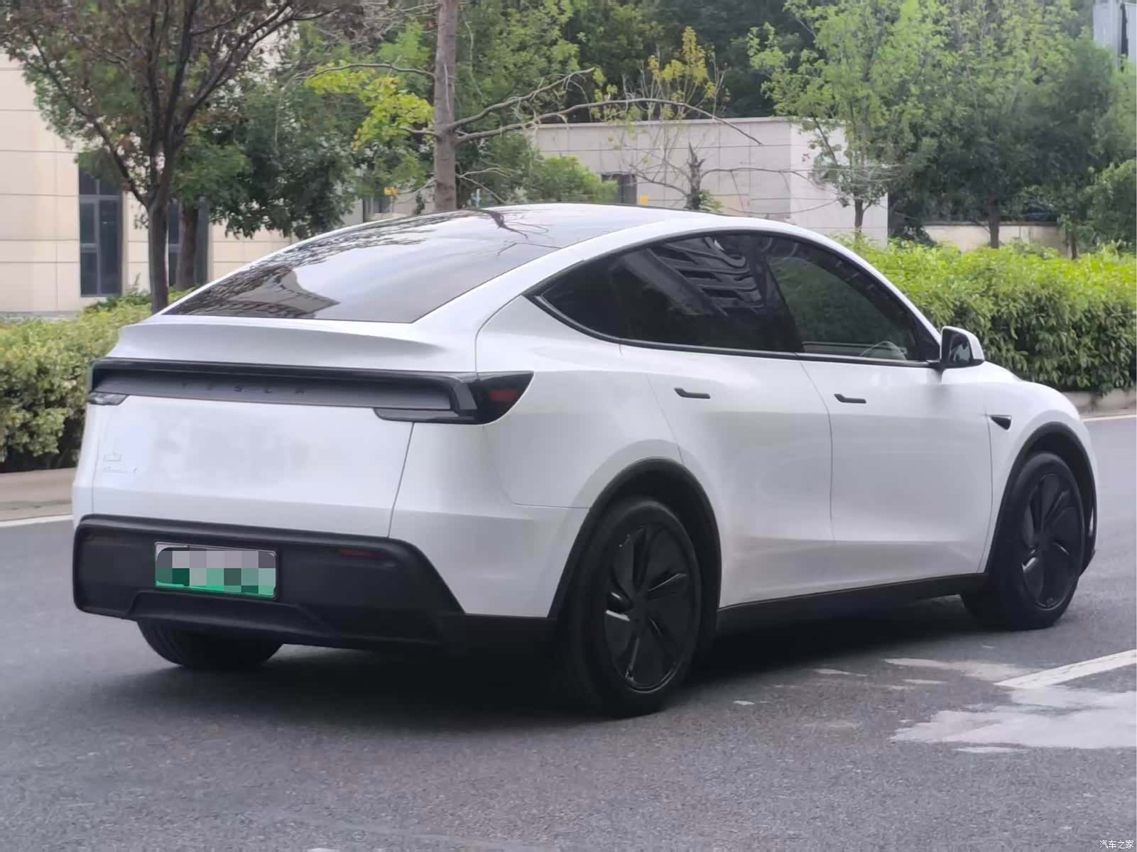 Tesla Model Y, 2025 3