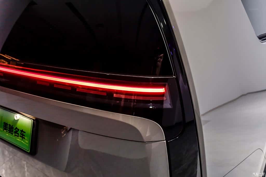 Li Auto MEGA, 2024 10