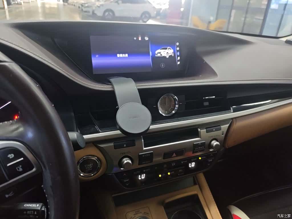 Lexus ES, 2017 13