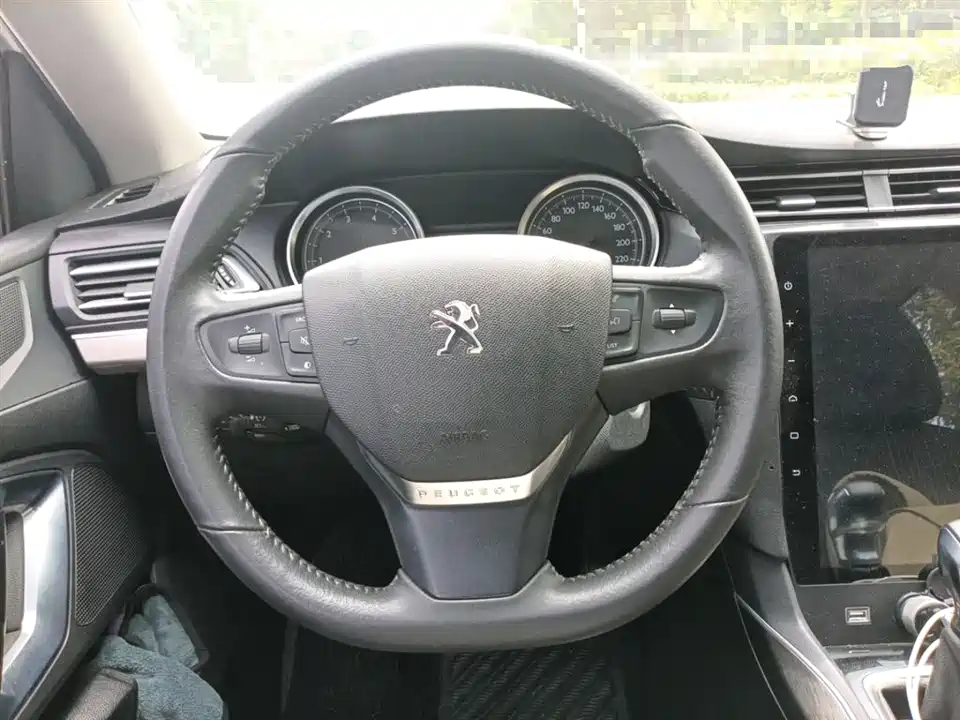 Peugeot 408