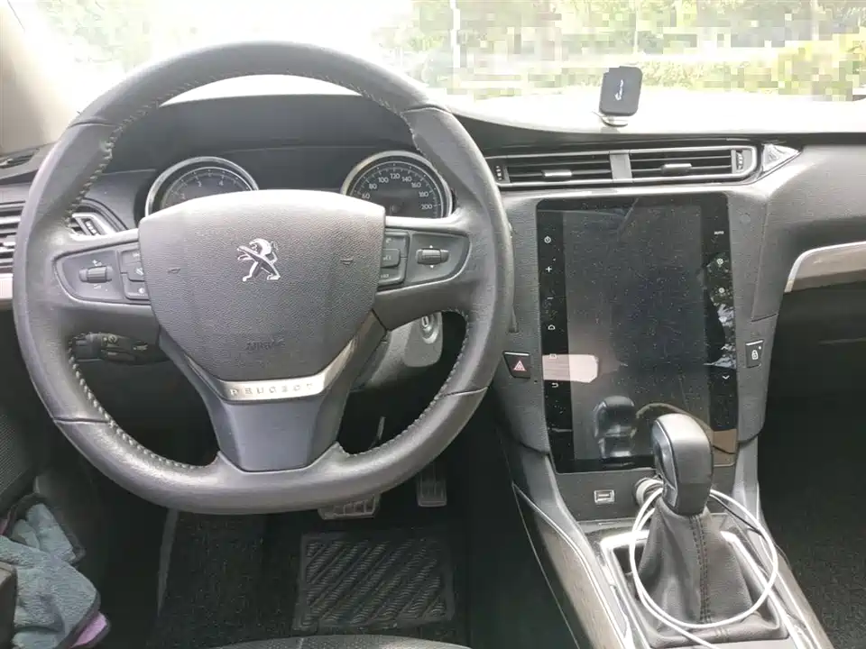 Peugeot 408