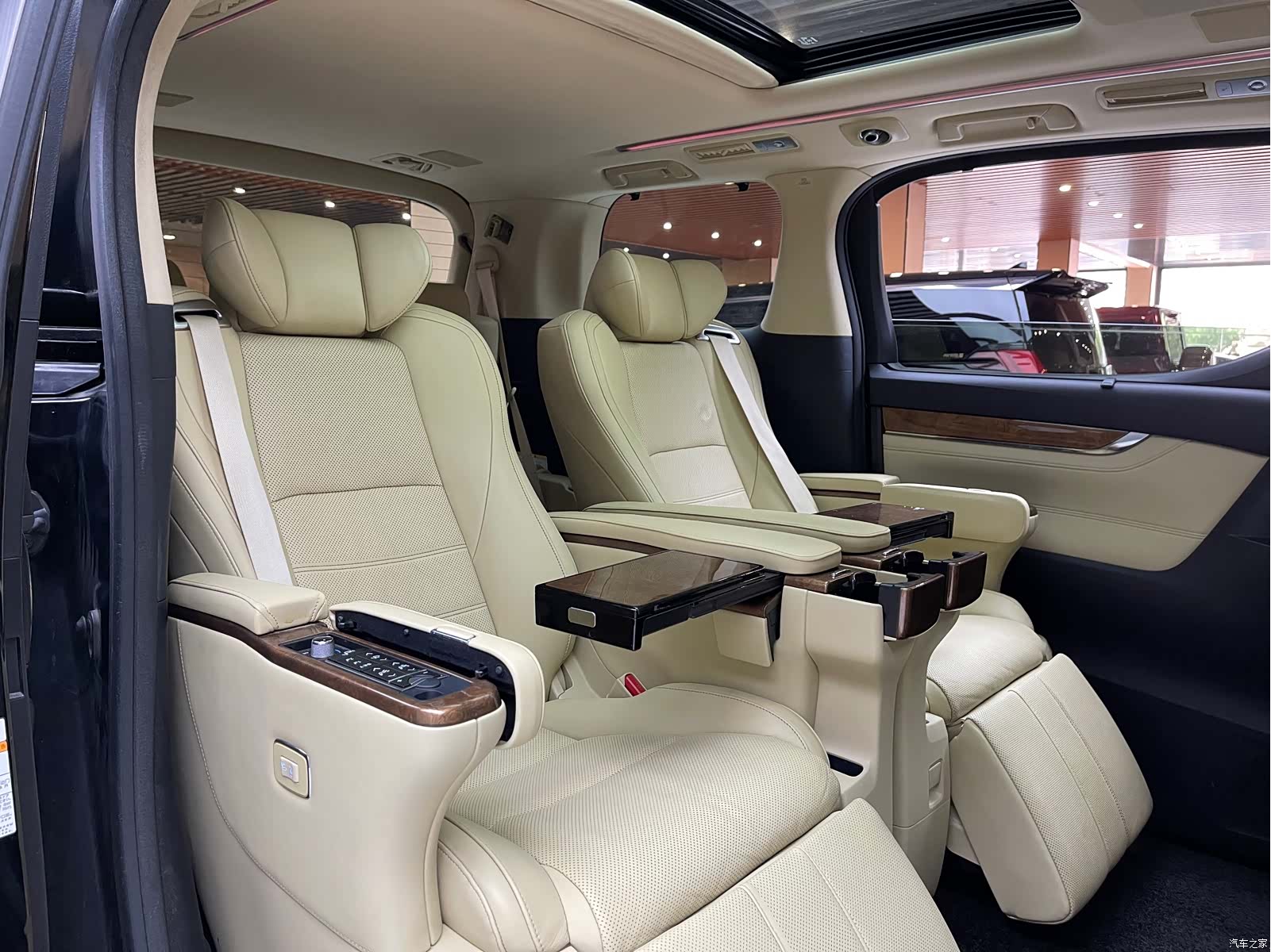 Toyota Alphard, 2018 7