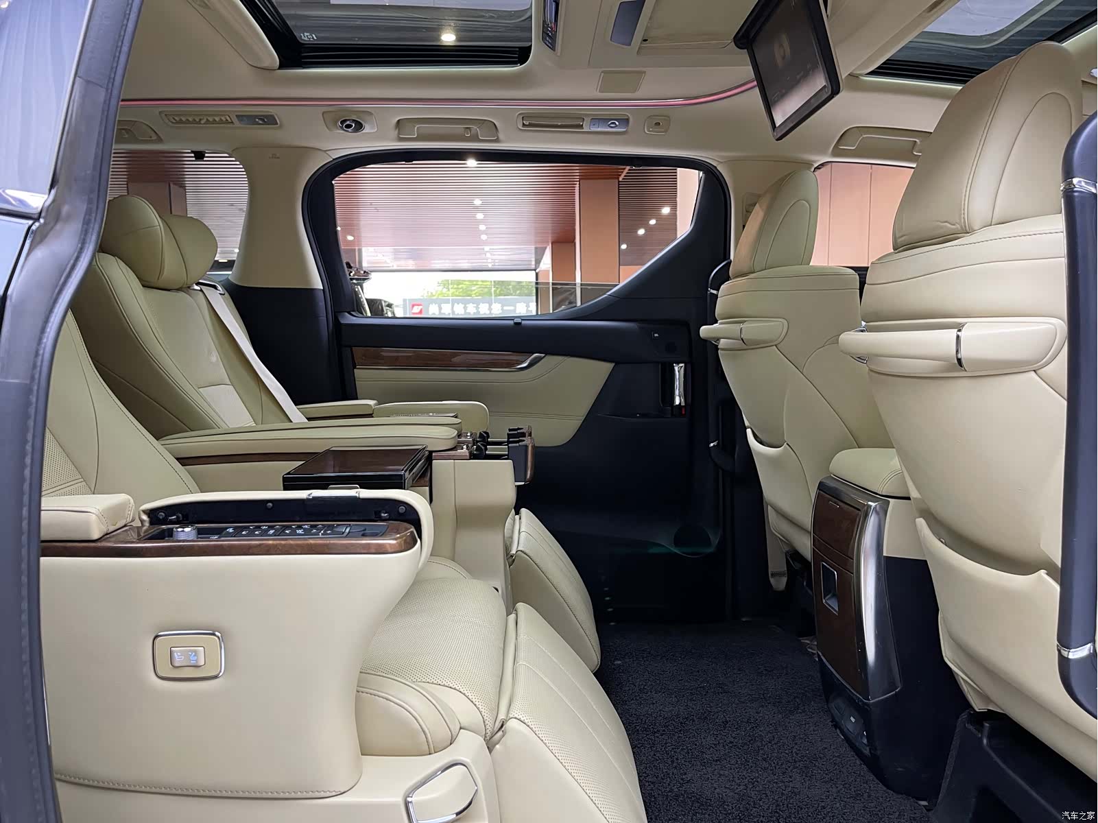 Toyota Alphard, 2018 6