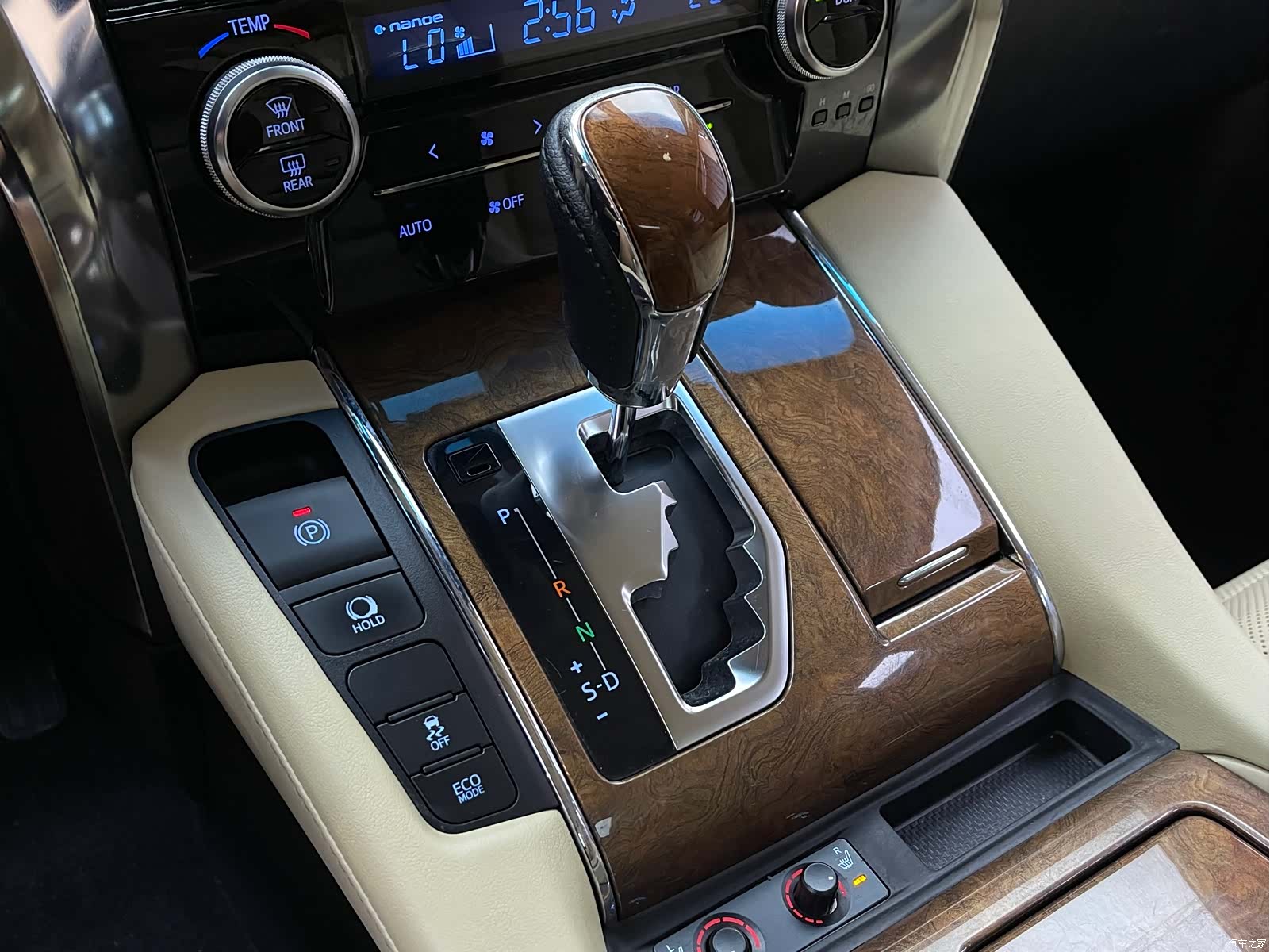 Toyota Alphard, 2018 11