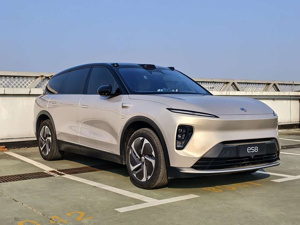 NIO ES8