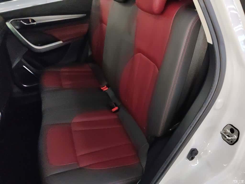 DongFeng AX7, 2020 17