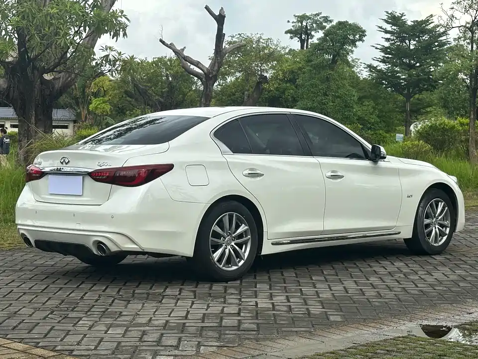 Infiniti Q50L