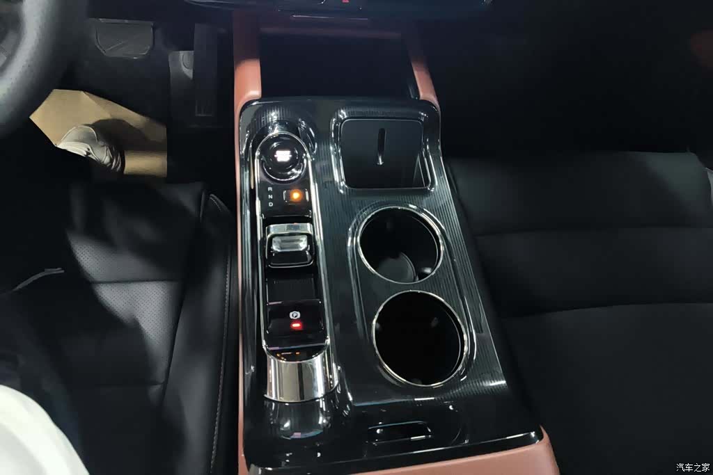 Trumpchi E8, 2025 16