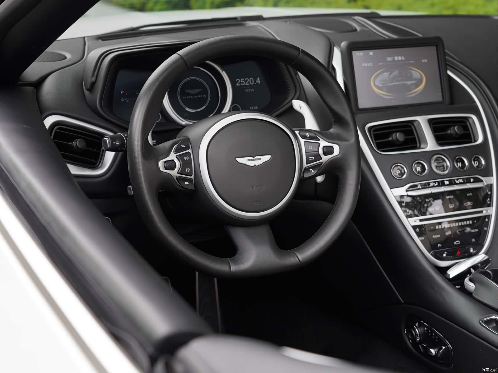 Aston Martin DB11, 2020 19