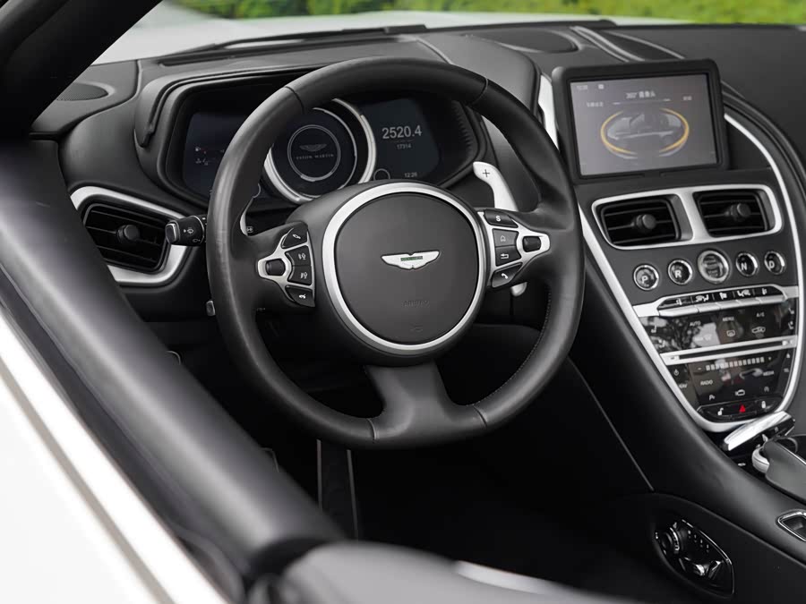 Aston Martin DB11 2020, фото 19