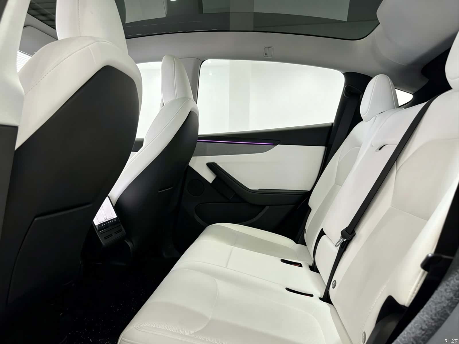 Tesla Model Y, 2025 9