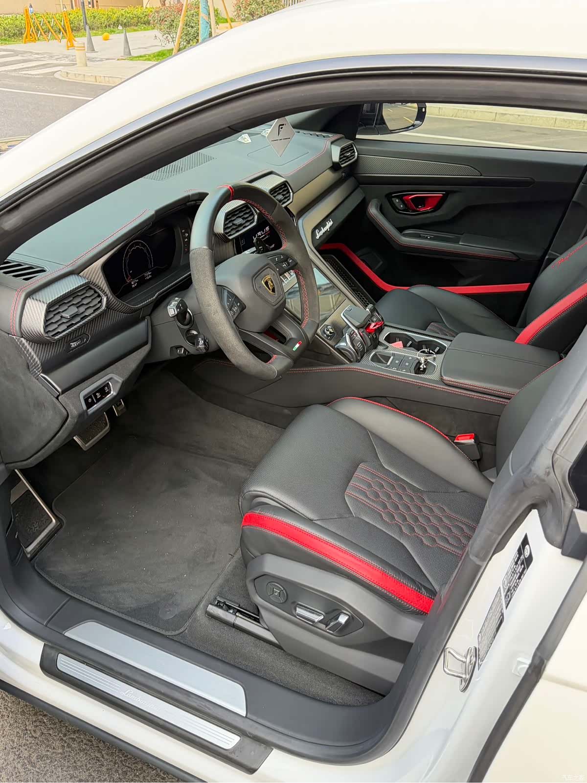 Lamborghini Urus, 2024 10