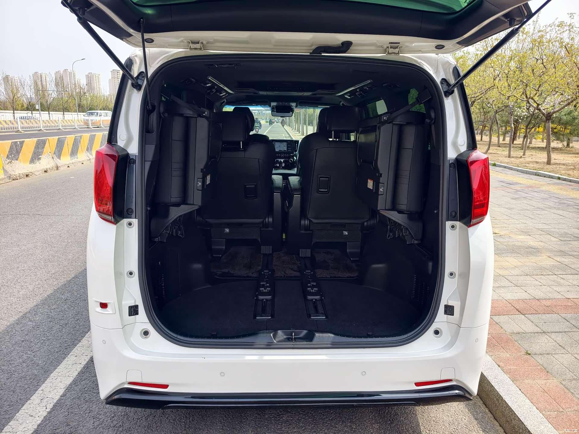 Toyota Alphard, 2021 27
