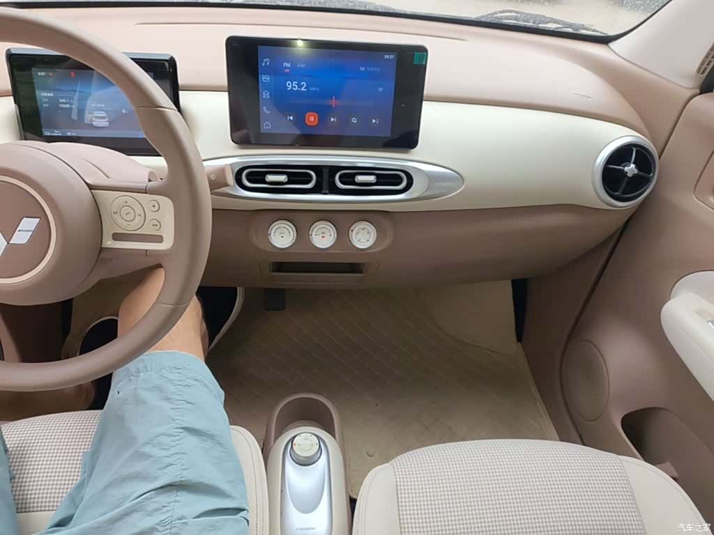 Wuling MINIEV, 2025 10