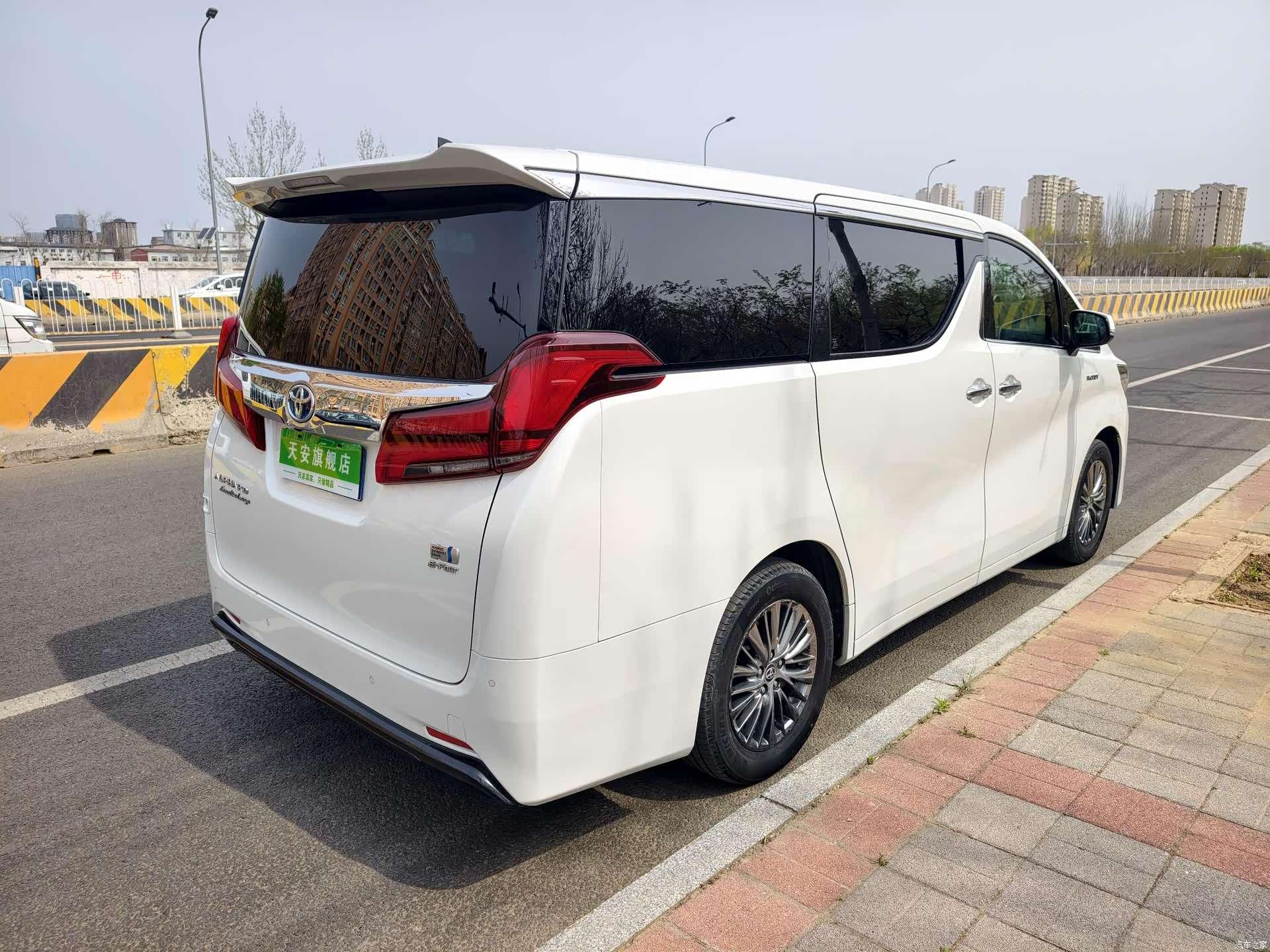 Toyota Alphard, 2021 все фото