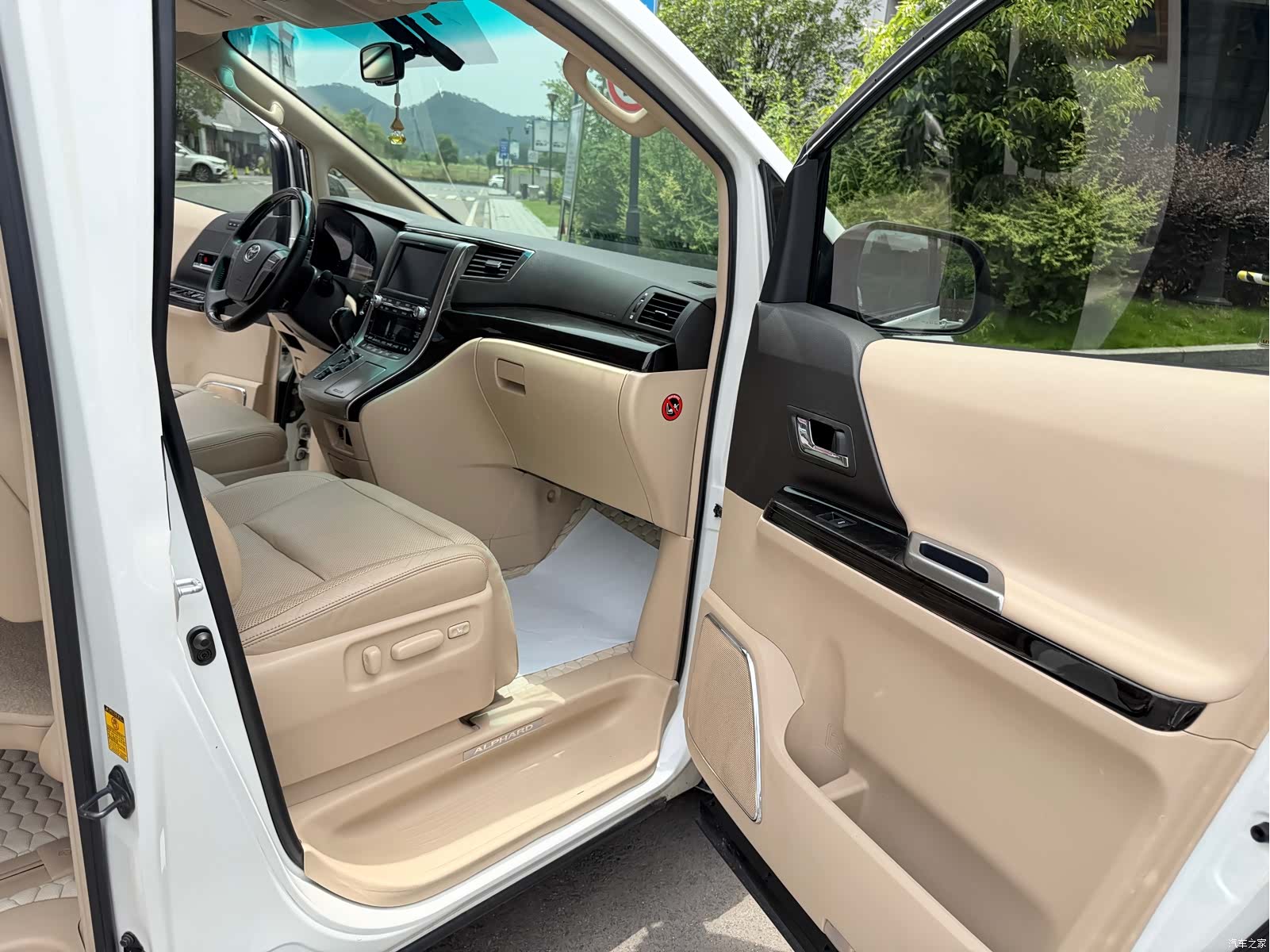 Toyota Alphard, 2015 7