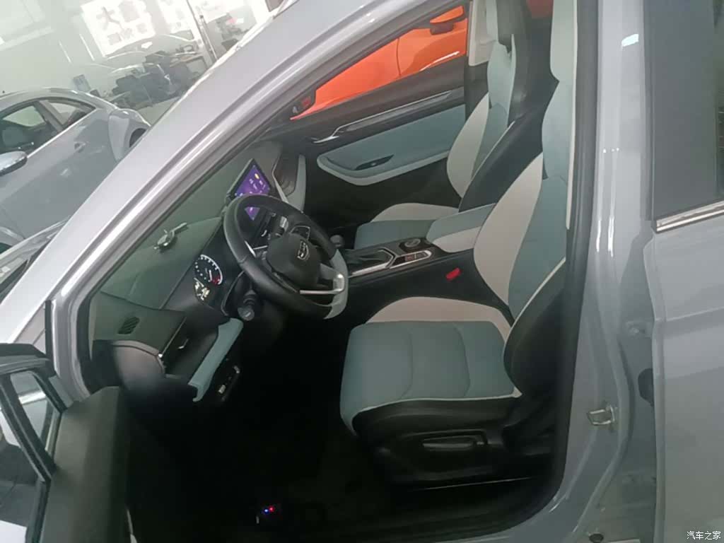 Geely Emgrand, 2022 15