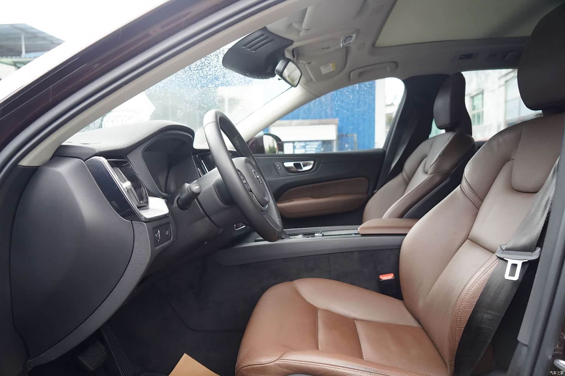 Volvo XC60, 2019 все фото
