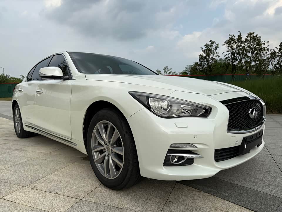 Infiniti Q50L