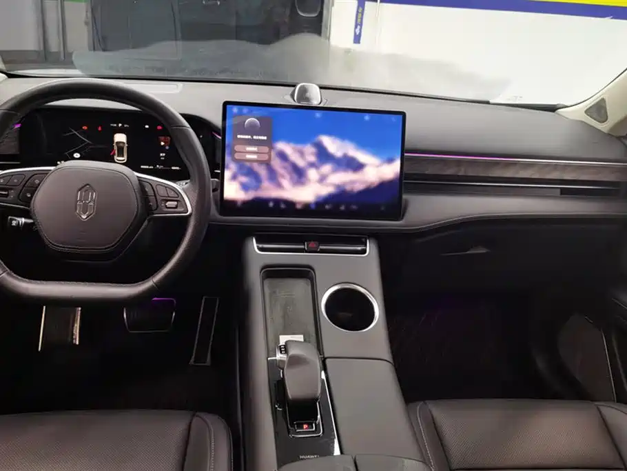 AITO Ask the world M5