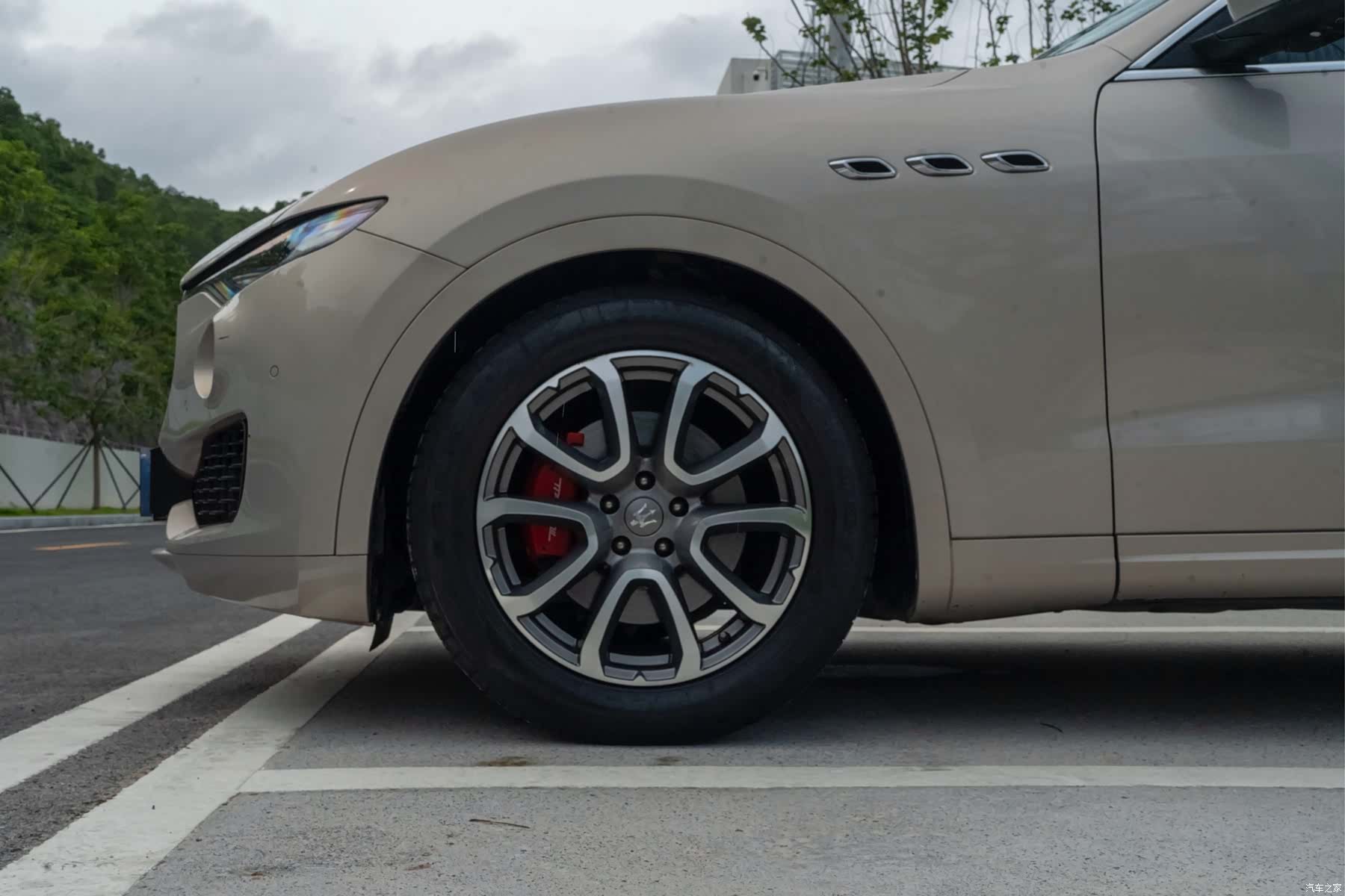 Maserati Levante, 2018 все фото