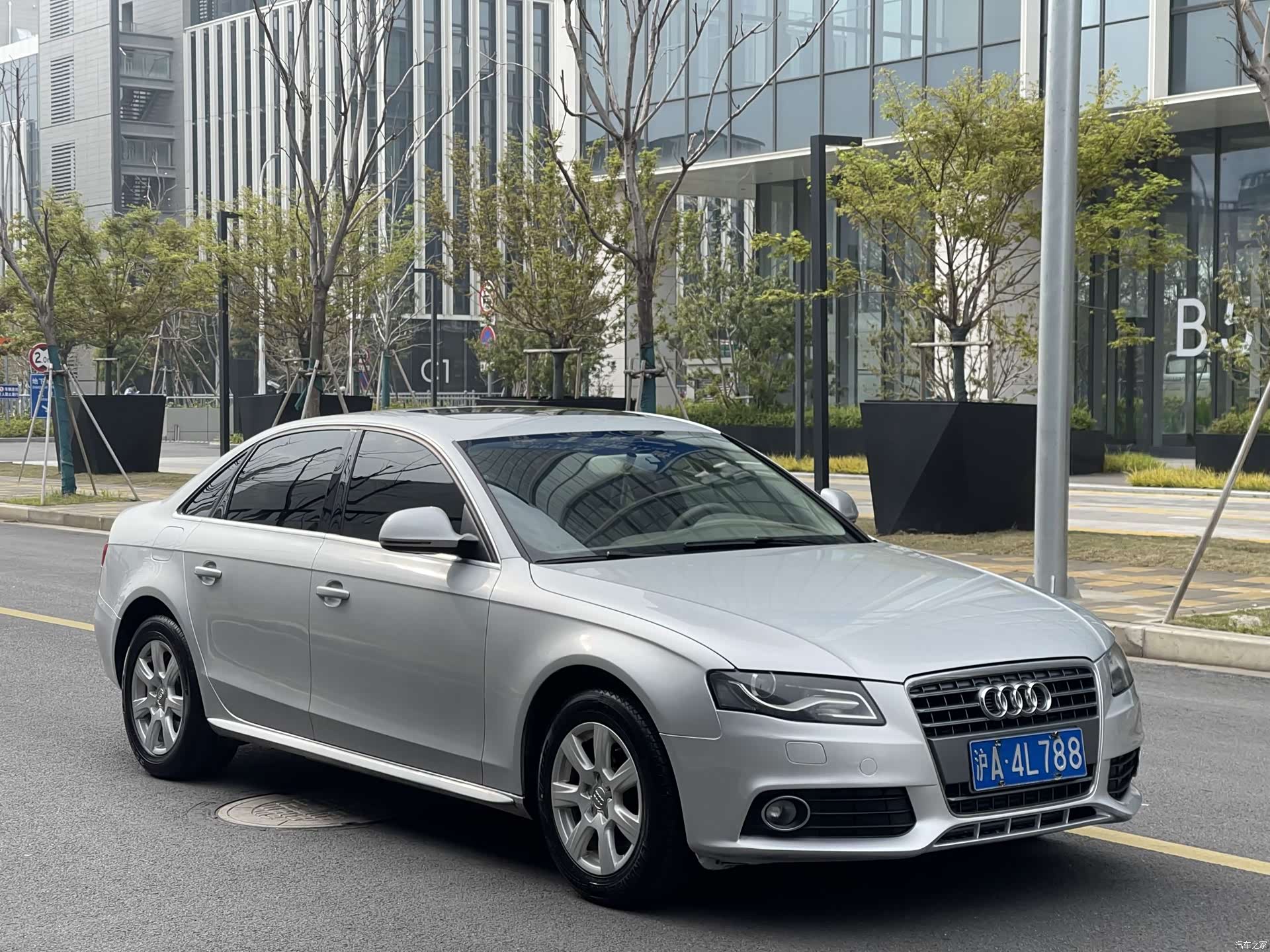 Audi A4L, 2010 3