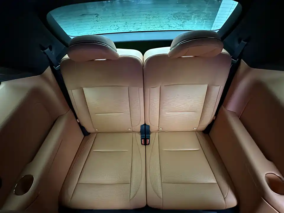 Lynk & Co 900