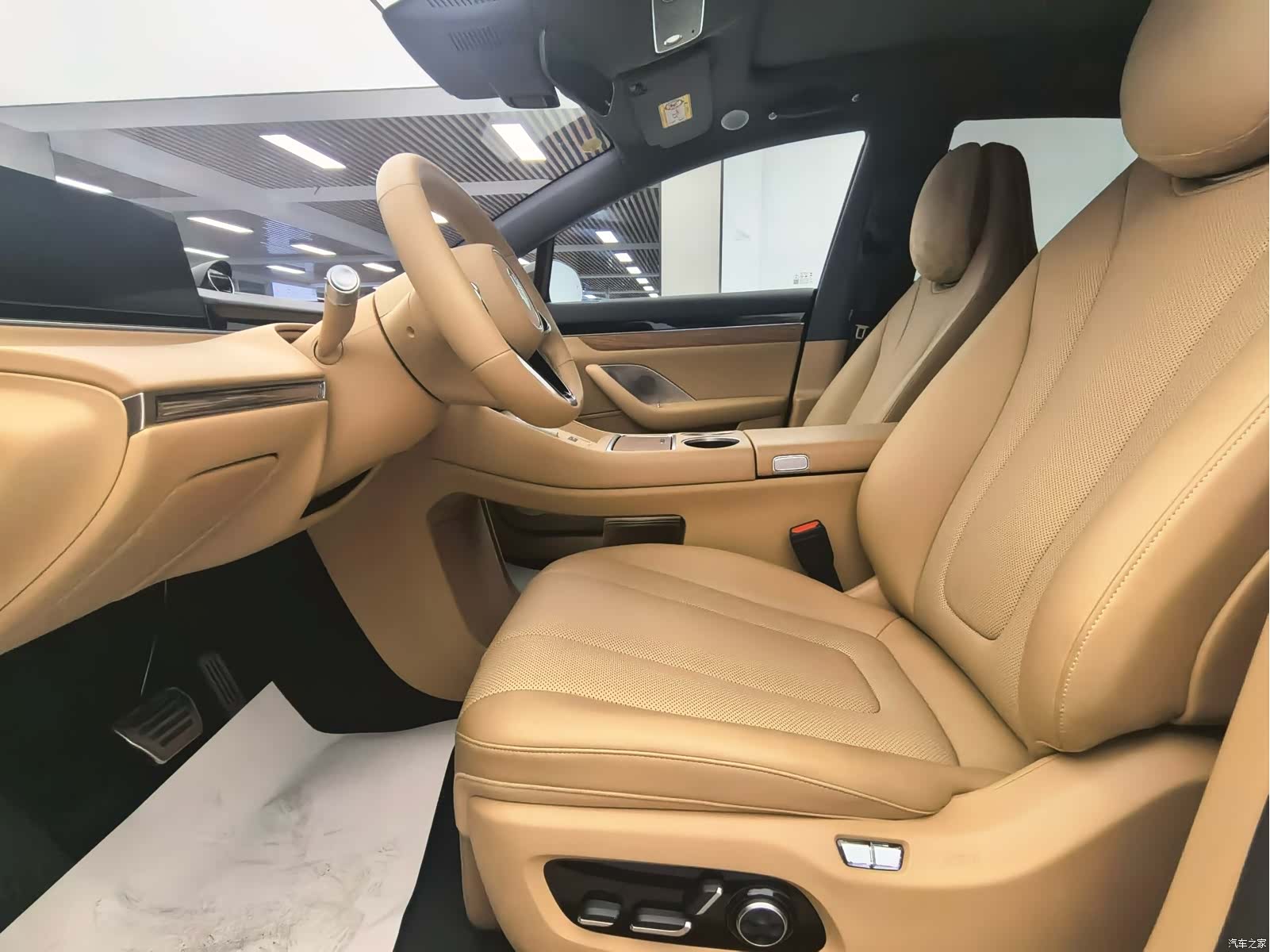 Luxeed R7, 2025 4