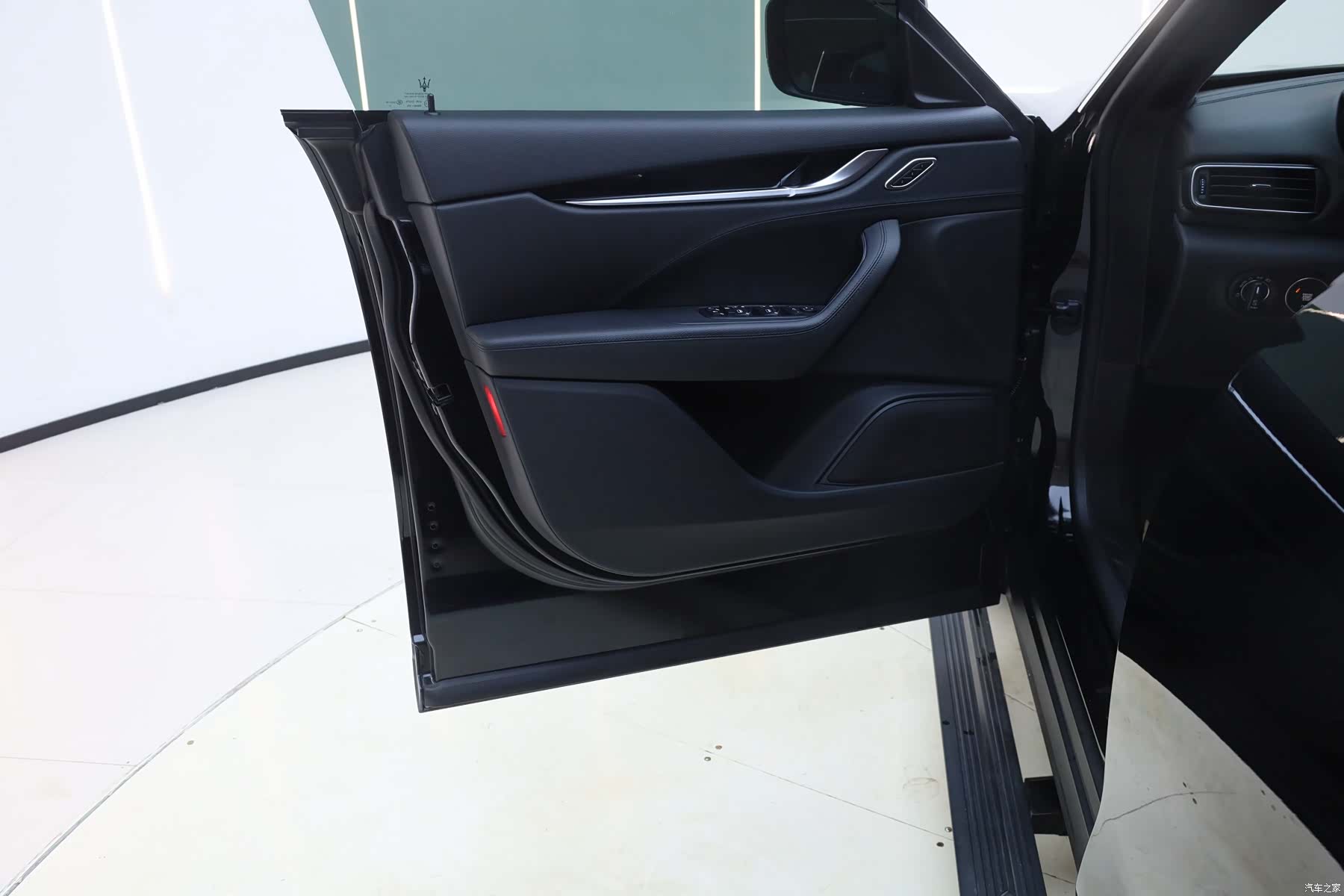 Maserati Levante, 2018 11
