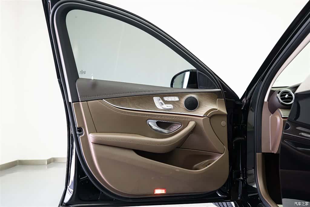 Mercedes-Benz E-Class, 2023 10