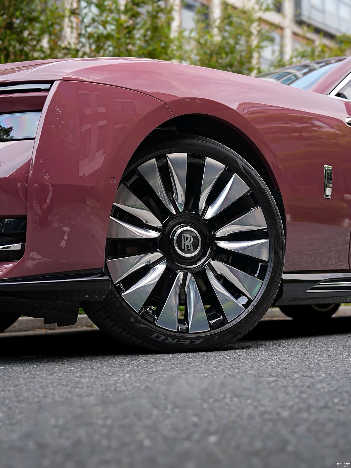 Rolls-Royce Spectre, 2025 все фото