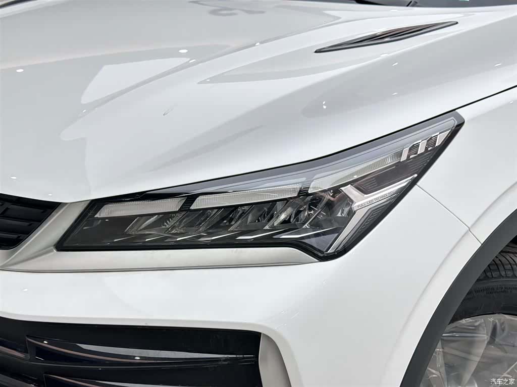 Geely Coolray, 2025 17