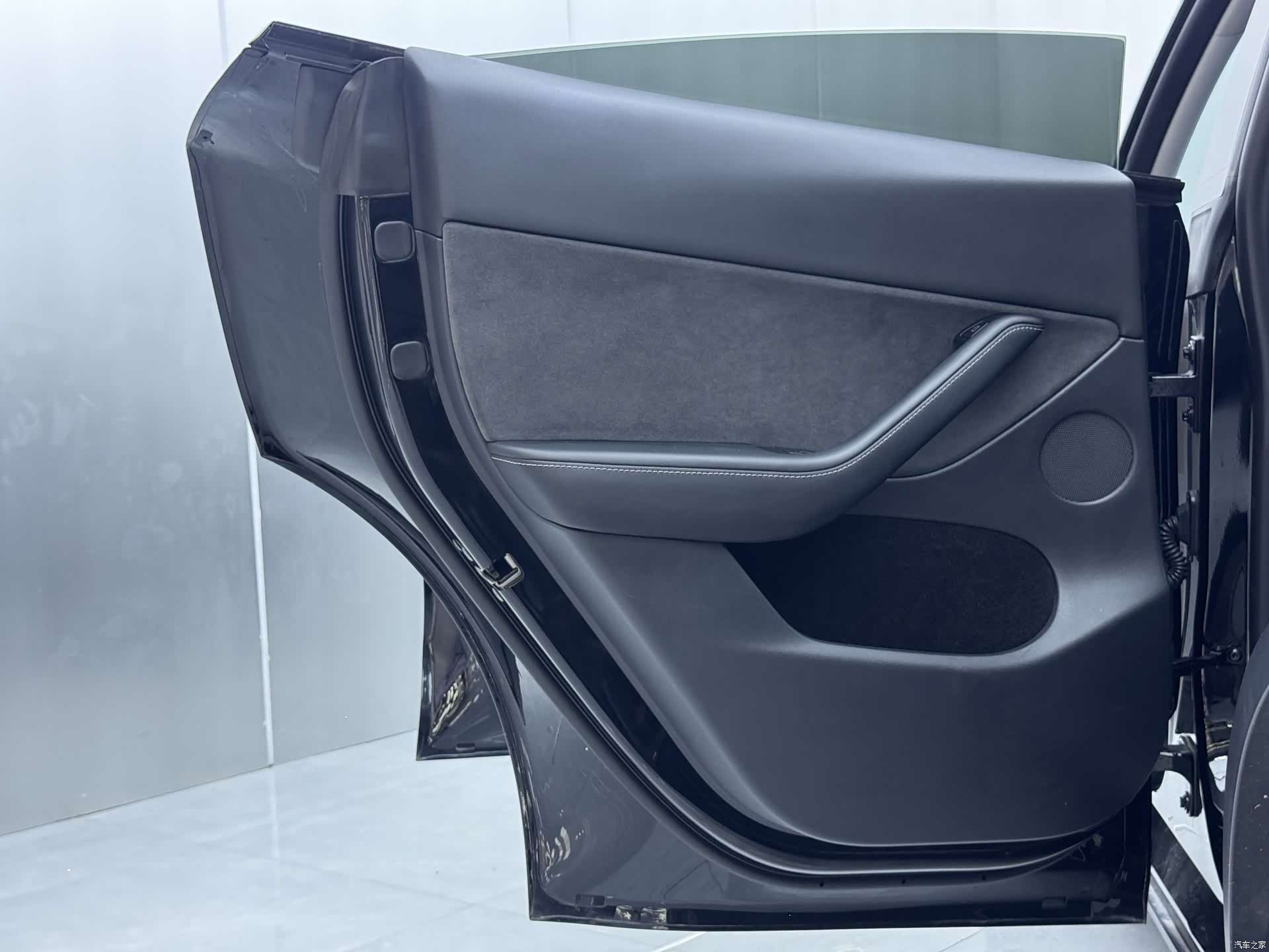 Tesla Model Y, 2023 19