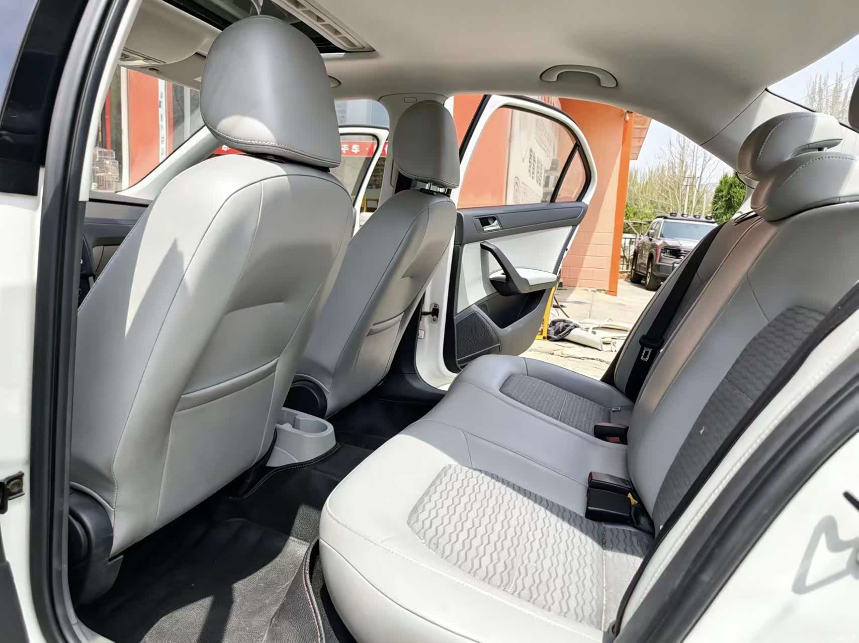 Skoda Rapid, 2017 все фото