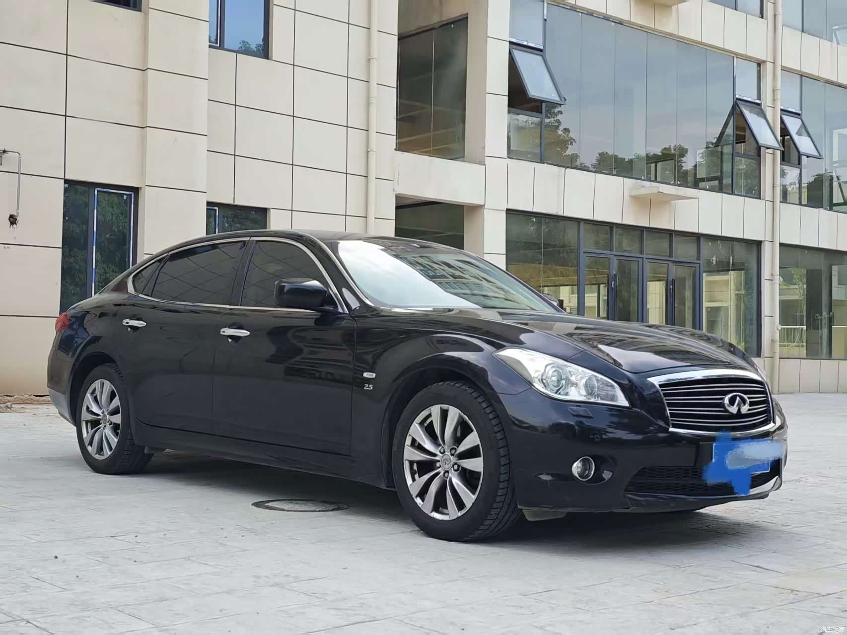 Infiniti Q70, 2014 3