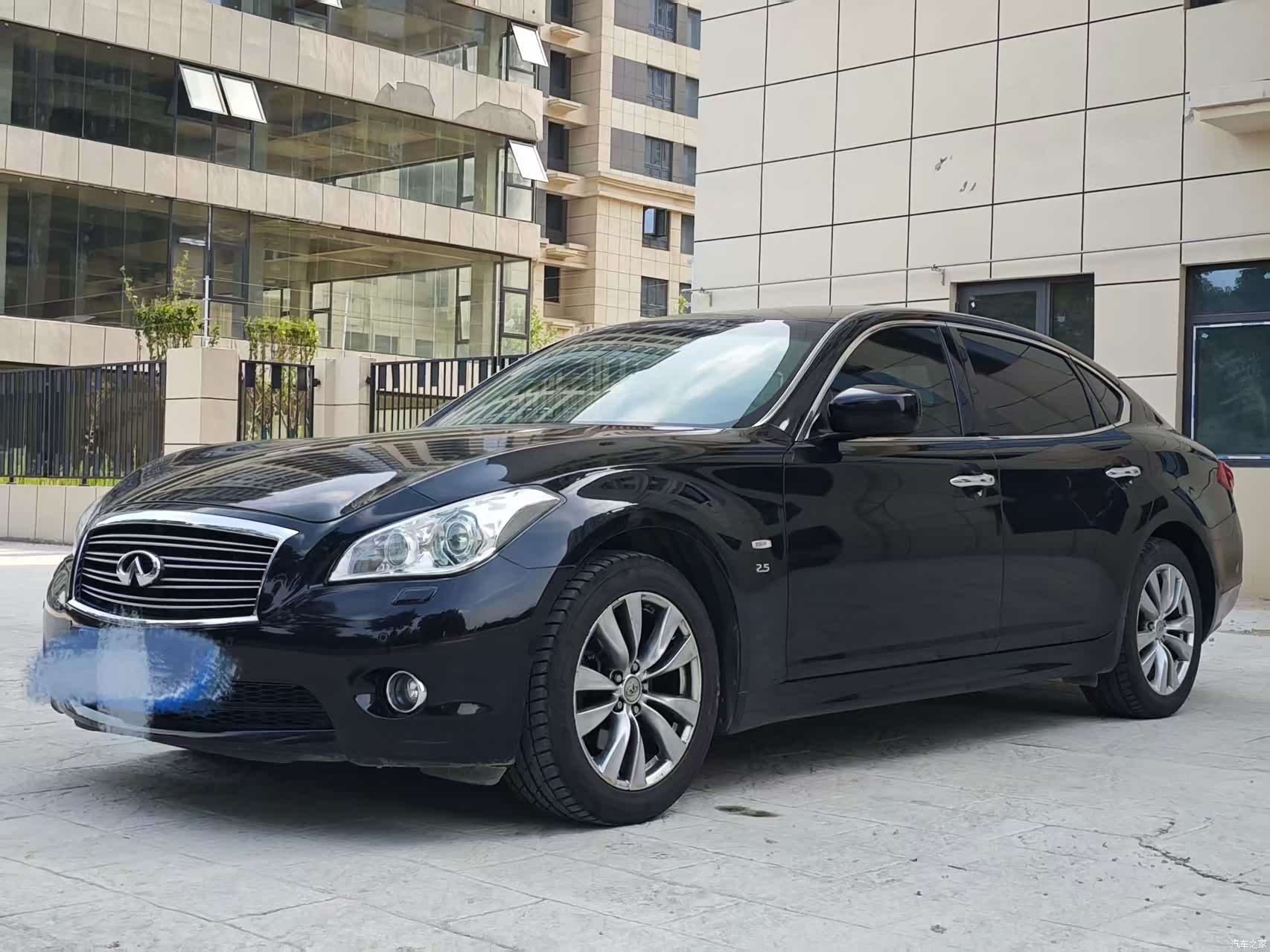 Infiniti Q70
