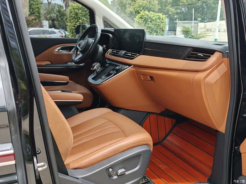 Hongqi HQ9, 2022 8