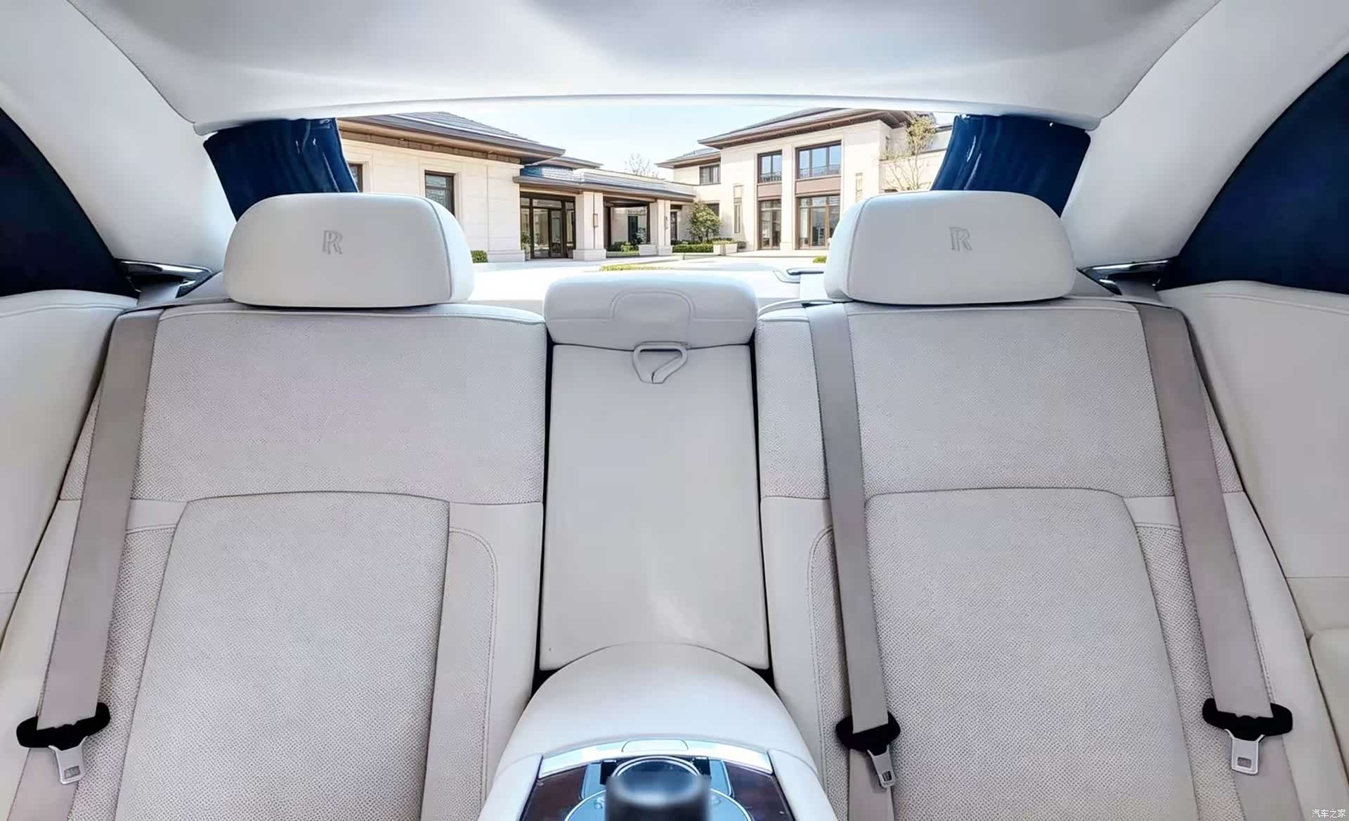 Rolls-Royce Ghost, 2011 6