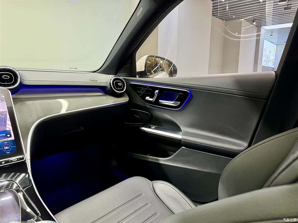 Mercedes-Benz C-Class, 2023 28