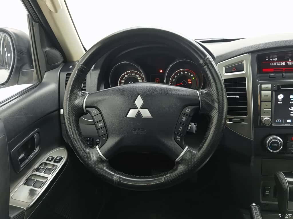 Mitsubishi Pajero, 2015 11